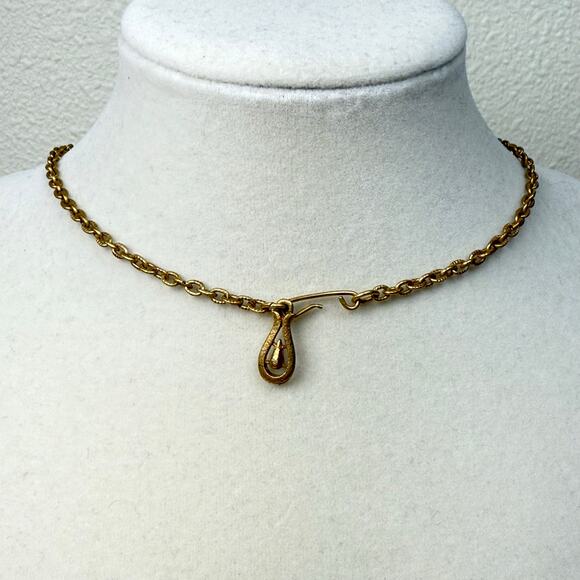 Vintage 70s Coro Red Enamel Gold Tone Pendant Necklace Romantic Goth Victorian - Picture 6 of 8